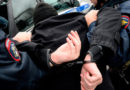 Полицейские Хвалынска задержали двух человек, находящихся в федеральном розыске Полицейские Хвалынска задержали двух человек, находящихся в федеральном розыске