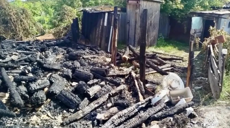 🔥Пожар в Возрождении: сгорел сарай с птицей