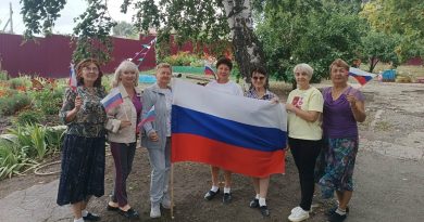 ⚡«Серебряные» волонтёры сыграли в познавательную игру про флаг России!