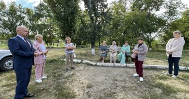 ⚡Вот уже месяц, как в Елшанку не приезжает фельдшер – жители села озвучили свои самые наболевшие проблемы на встрече с Михаилом Визгаловым. ⚡Вот уже месяц, как в Елшанку не приезжает фельдшер – жители села озвучили свои самые наболевшие проблемы на встрече с Михаилом Визгаловым.