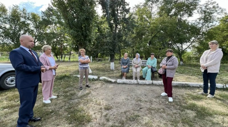 ⚡Вот уже месяц, как в Елшанку не приезжает фельдшер – жители села озвучили свои самые наболевшие проблемы на встрече с Михаилом Визгаловым. ⚡Вот уже месяц, как в Елшанку не приезжает фельдшер – жители села озвучили свои самые наболевшие проблемы на встрече с Михаилом Визгаловым.